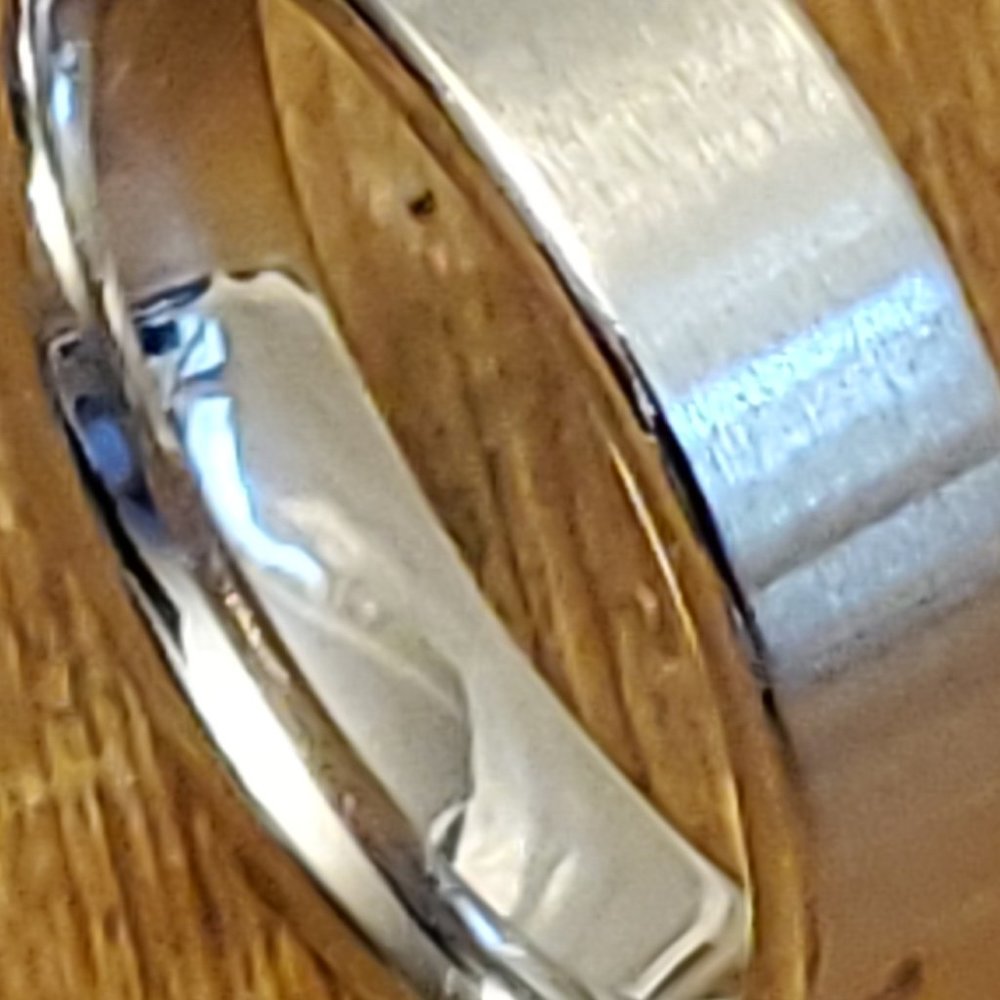 NEW CONFORT FIT BENCHMARK SIGNED RING